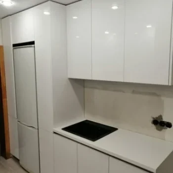 Кухня Mebelstore №36 гладкие белые фасады