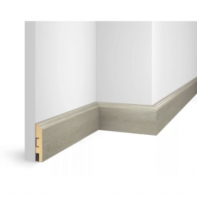 Напольный плинтус Nanoflex Дуб светлый ЕP07 